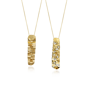 Skin reversible pendant with chain